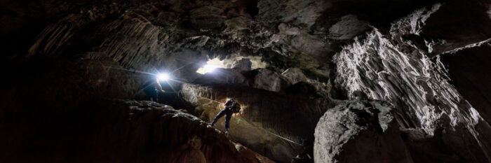 Climbing down into Son Doong Cave Vietnam