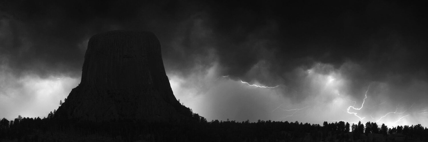 The laccolithic butte devils tower